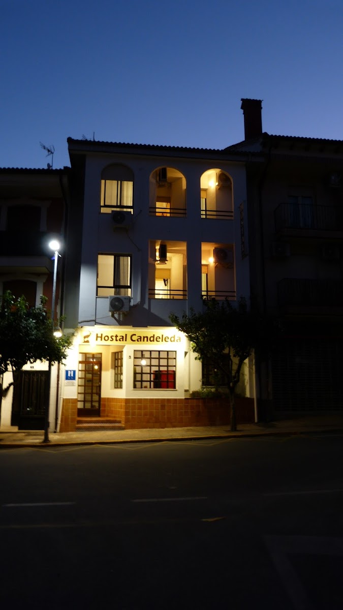 . Hostal Candeleda